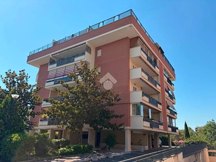 Appartamento trilocale in vendita in Via Raoul Chiodelli, Roma