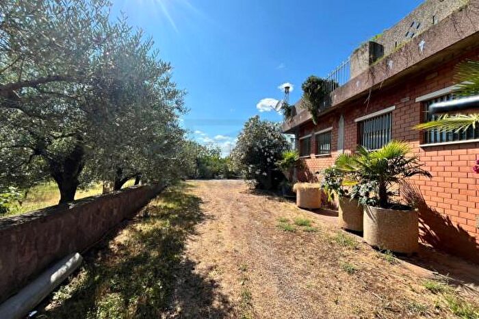 Casa con 6 locali in vendita in Via Giosuè Carducci, Massa Martana