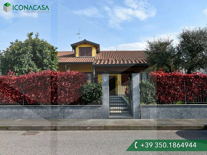 Casa con 6 locali in vendita in Via Friuli, Parabiago