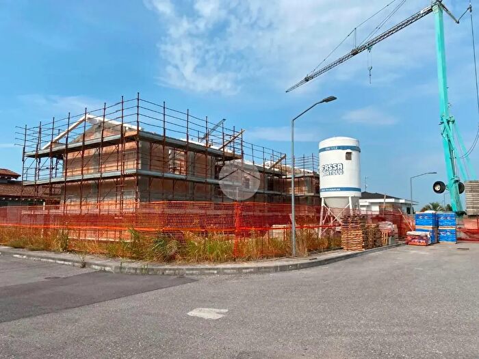 Casa quadrilocale in vendita in Via Don Giacomo Valenti, Lonato