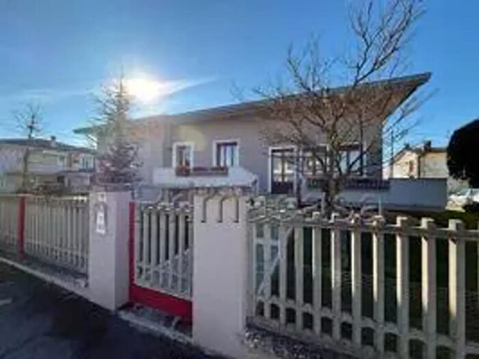 Casa con 12 locali in vendita in Corso della Vittoria, Legnago