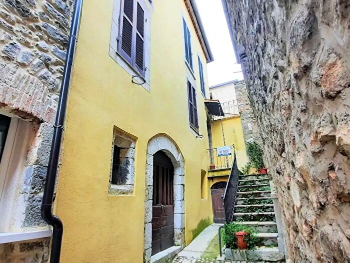 Casa con 8 locali in vendita in Veroli