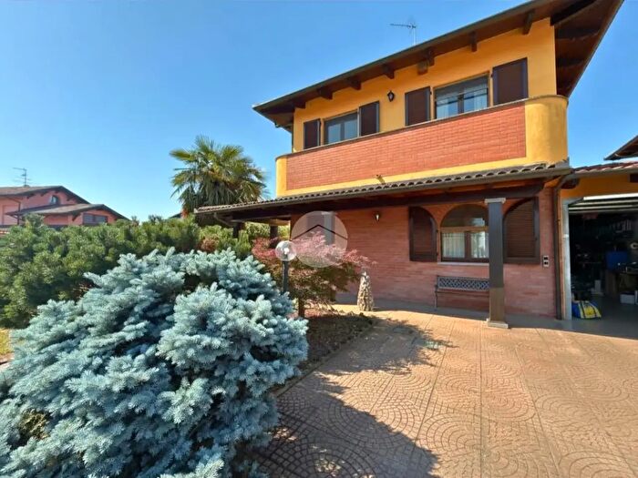 Casa quadrilocale in vendita in Via Guglielmo Marconi, Borgo Vercelli