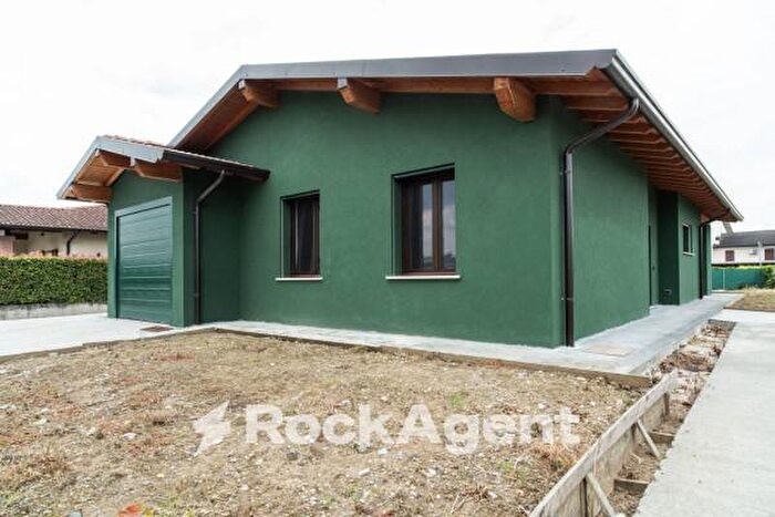 Casa con 5 locali in vendita in Via Papa Paolo VI, Orzinuovi