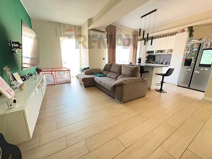 Appartamento trilocale in vendita in Napoli