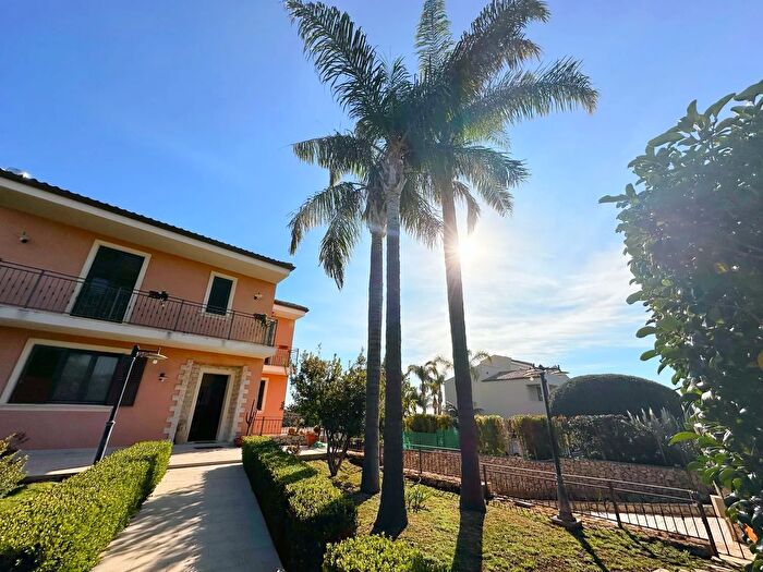 Casa con 6 locali in vendita in Via Pietro Fillioley, Siracusa