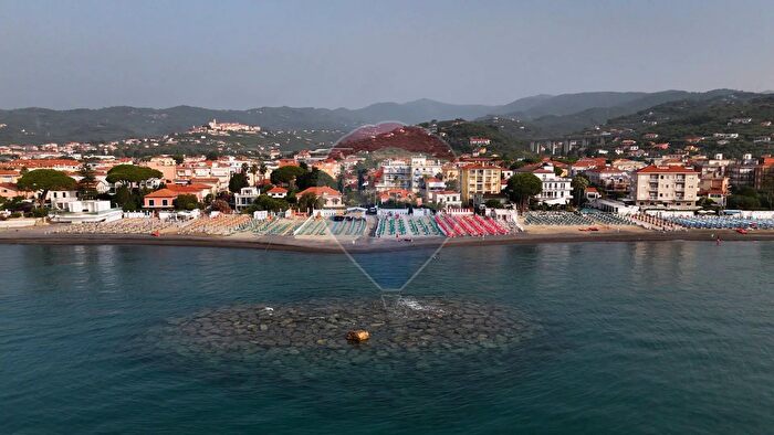 Appartamento trilocale in vendita in Generale Ardoino, Diano Marina