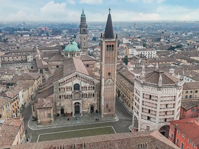 Appartamento quadrilocale in vendita in Vicolo San Moderanno, Parma