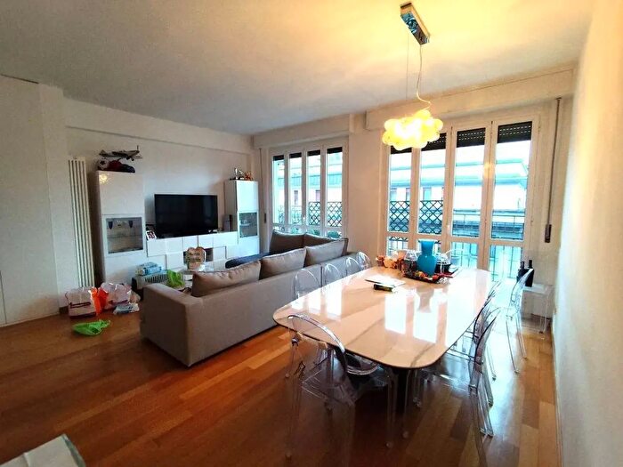 Appartamento quadrilocale in affitto in Via Sigieri, Milano