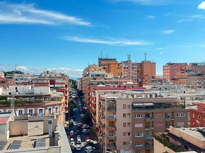 Appartamento trilocale in vendita in Via Basilio Bricci, Roma