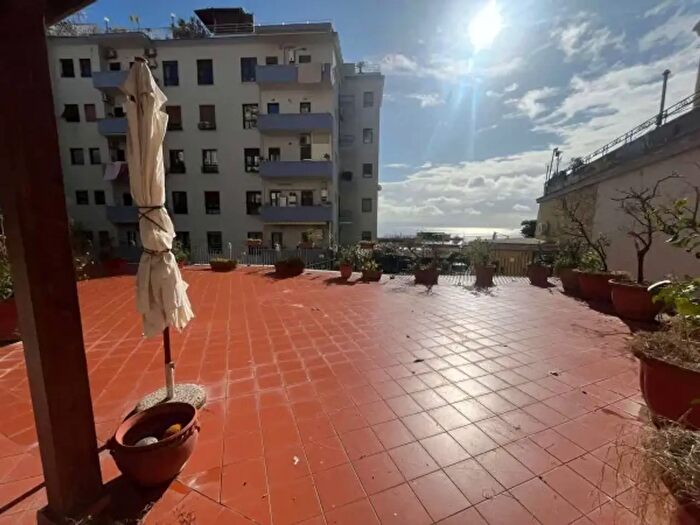 Appartamento con 5 locali in vendita in Via Tasso, Napoli