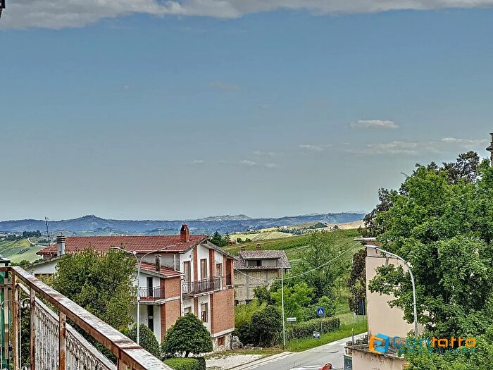 Appartamento con 5 locali in vendita in Piazza Umberto I, Cossignano