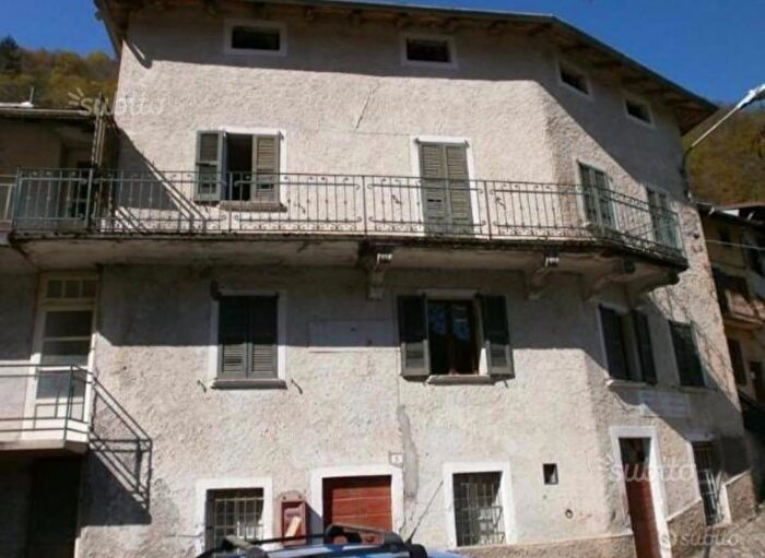 Casa con 10 locali in vendita in Ponte In Valtellina