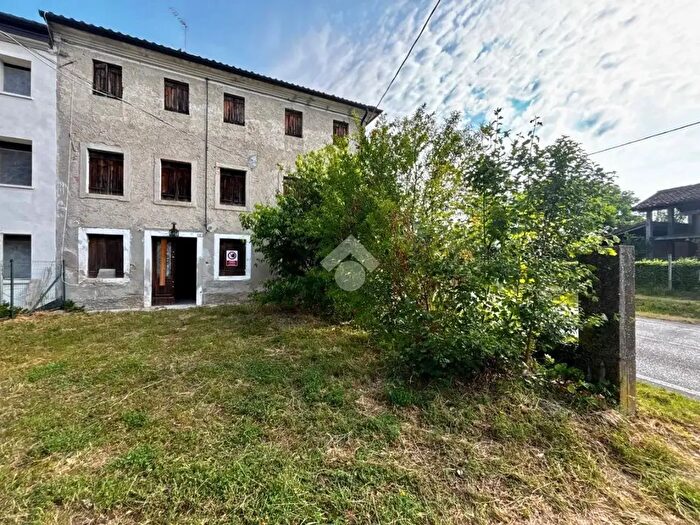 Casa con 8 locali in vendita in Borgo Anese, San Pietro Di Feletto