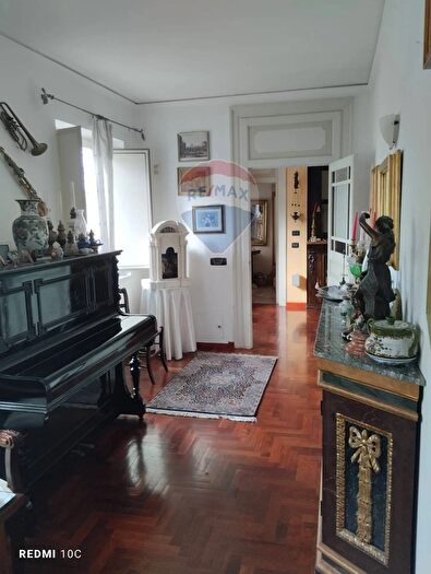 Casa con 8 locali in vendita in Via Villagrazia, Palermo