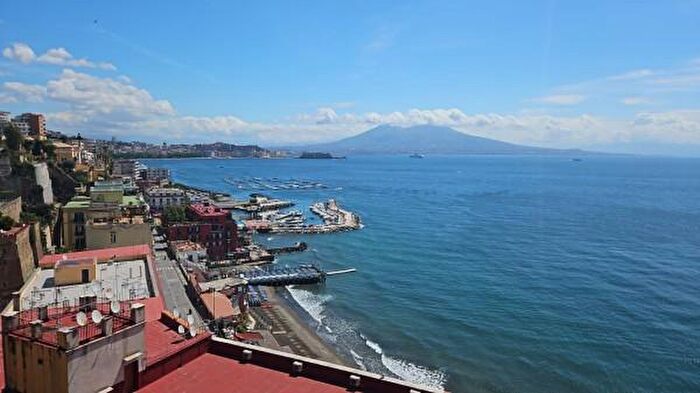 Appartamento con 5 locali in vendita in Via Posillipo, Napoli