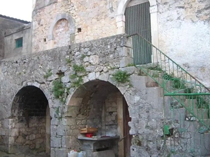 Casa con 5 locali in vendita in Rapino