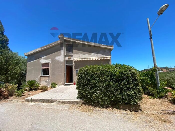 Casa quadrilocale in vendita in Contrada Manazza Snc, Capo D'Orlando