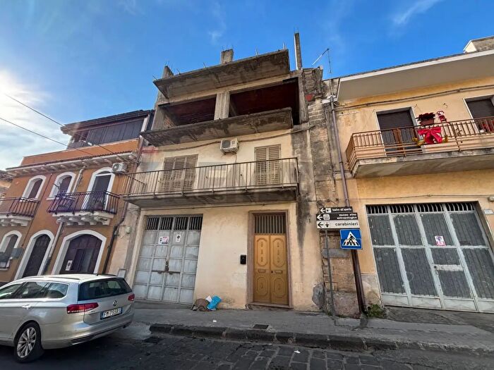 Casa con 6 locali in vendita in Piazza Carlo Alberto, Scordia