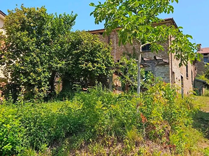 Casa con 6 locali in vendita in Bardi
