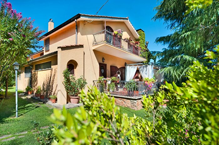 Casa con 13 locali in vendita in Via Monte Santo, Grottaferrata