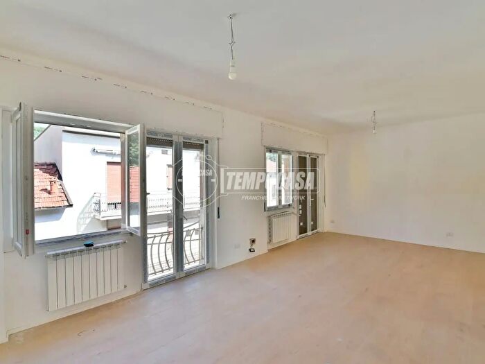 Appartamento trilocale in vendita in Via Uberto da Canturio, Cantu'