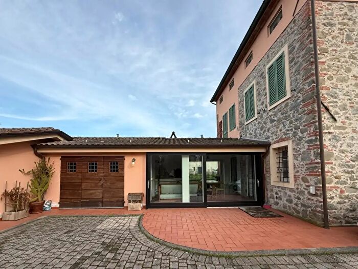 Casa con 13 locali in vendita in Porcari