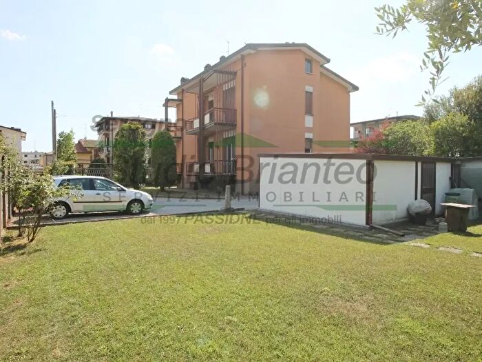 Casa con 6 locali in vendita in Via Papa Pio XI, Mariano Comense