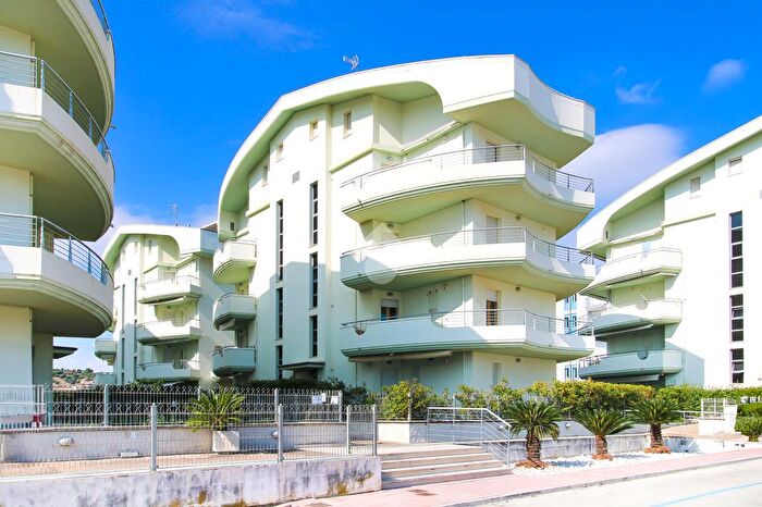 Appartamento trilocale in vendita in Piazza Caduti di Nassiriya, Tortoreto