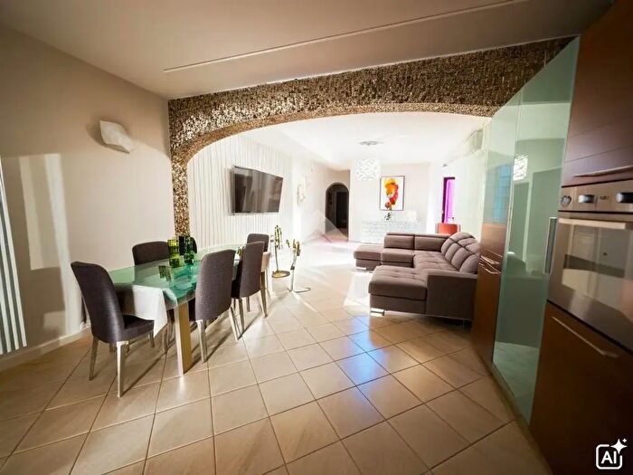 Casa con 8 locali in vendita in Via Campotonico, Gricignano Di Aversa