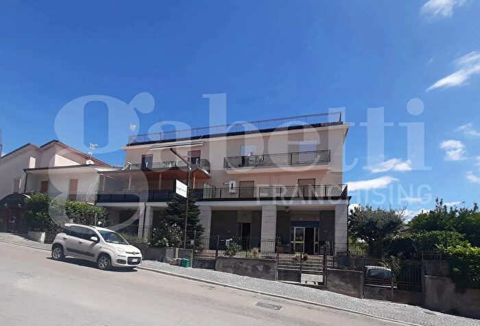 Appartamento con 5 locali in vendita in Viale dei Platani, Teano