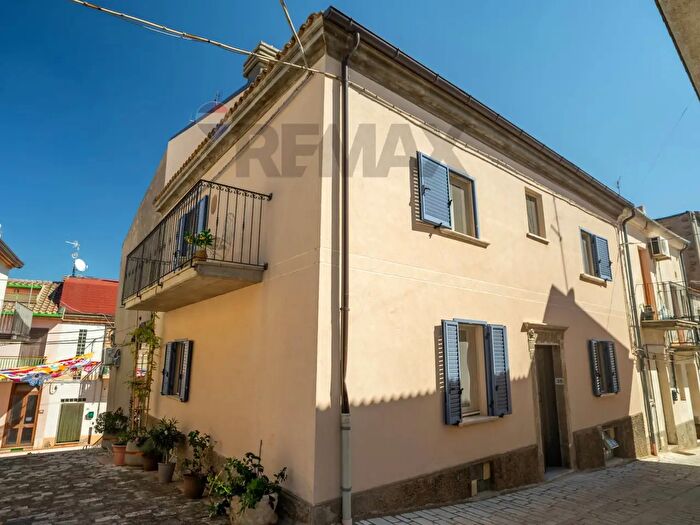 Casa con 8 locali in vendita in Via Roma, Lentella