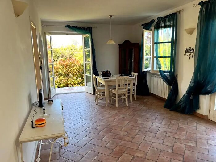 Casa con 6 locali in vendita in Seravezza