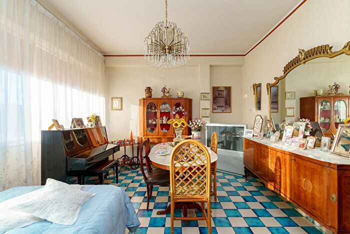 Appartamento con 6 locali in vendita in Via Capo Passero, Catania