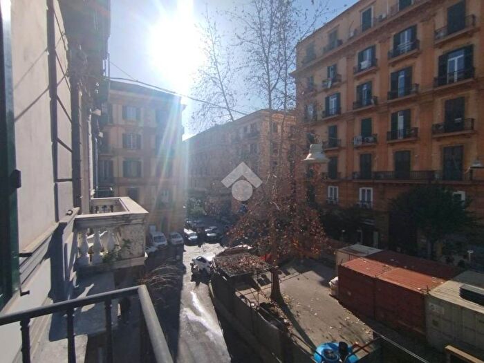 Appartamento con 5 locali in affitto in Via duomo, Tribunali, Napoli