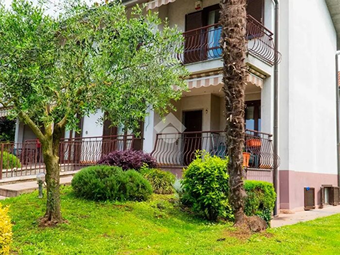 Casa quadrilocale in vendita in Via Torino, Settala