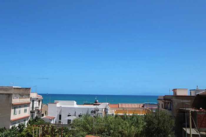 Appartamento trilocale in vendita in Lungomare Acqualadrone, Messina