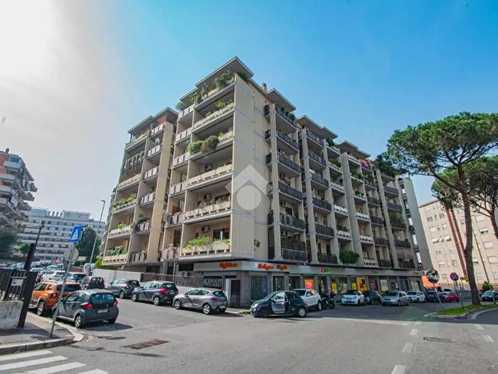 Appartamento trilocale in vendita in Via Bontempelli, Roma