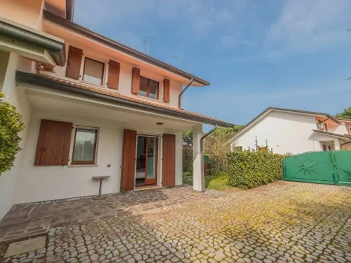 Casa con 6 locali in vendita in Via Sesta Est, Rosolina