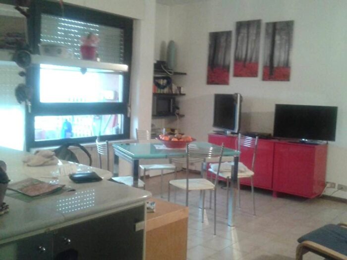 Appartamento trilocale in affitto in Via dei Mille, Marina di Carrara, Carrara