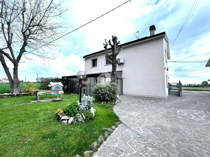 Casa quadrilocale in vendita in Via Canaletto, Malalbergo