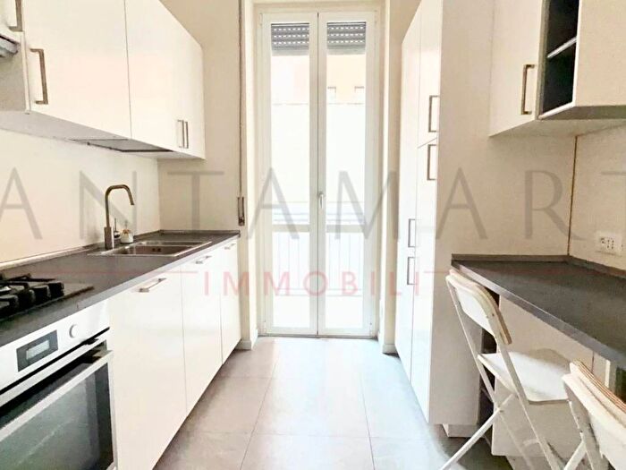 Appartamento bilocale in affitto in Viale Monte Santo, Porta Nuova, Milano