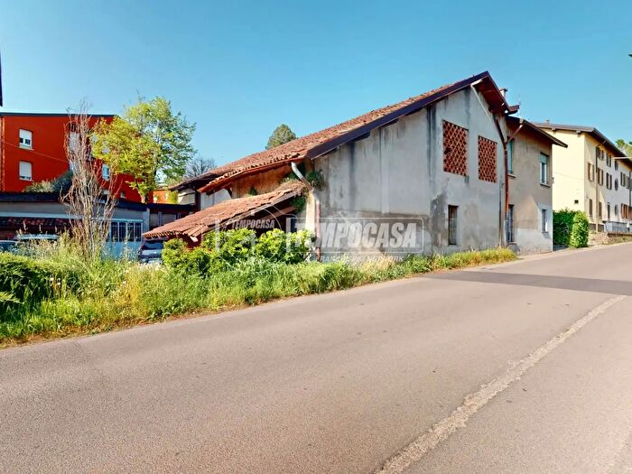 Casa bilocale in vendita in Via Francesco Lovati, Besana In Brianza