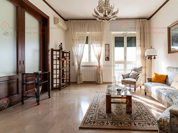 Appartamento trilocale in vendita in Siracusa