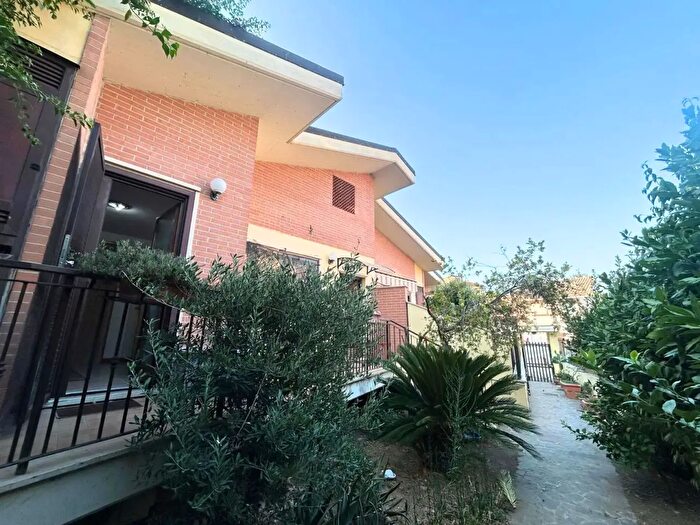 Appartamento con 5 locali in vendita in Via Ildebrando della Giovanna, Roma