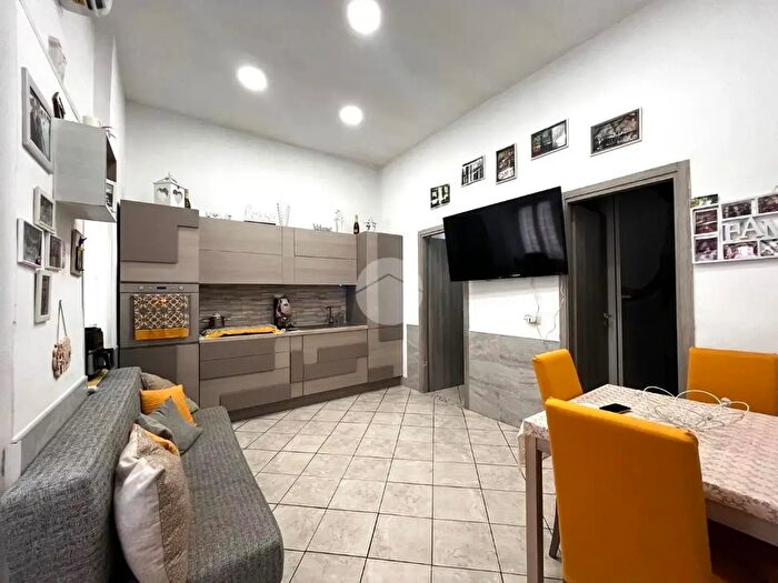 Appartamento trilocale in vendita in Viale Margherita, Napoli