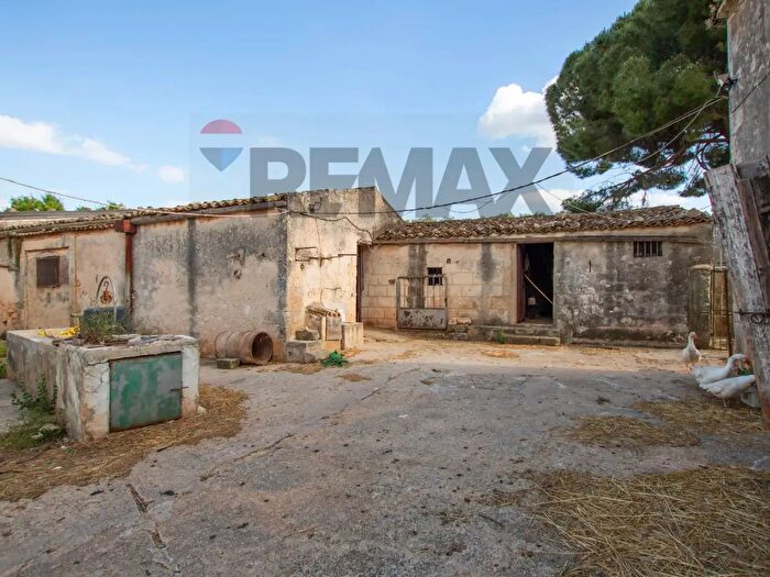 Casa con 6 locali in vendita in Via per Canicattini, Canicattini Bagni