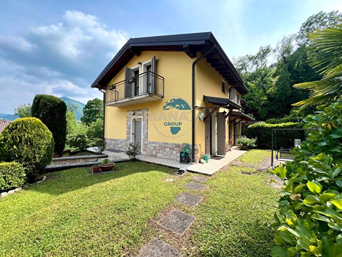 Appartamento con 5 locali in vendita in Via Trieste, Albino