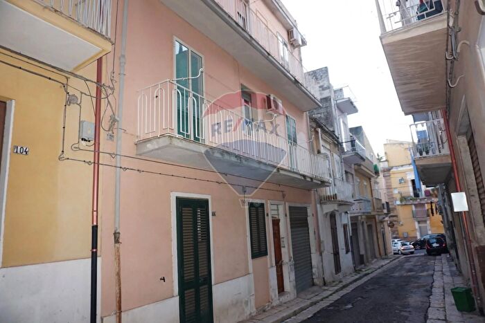 Casa con 15 locali in vendita in Via Carmelo Moltisanti, Ragusa
