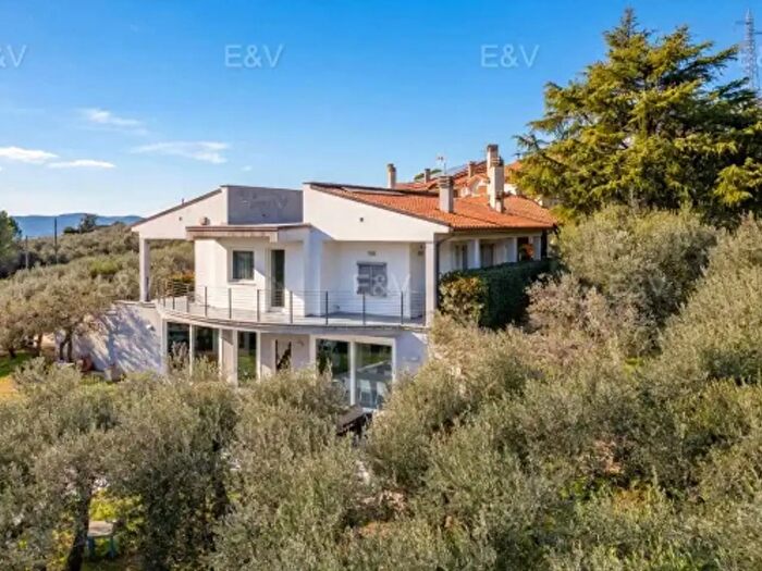 Casa con 6 locali in vendita in Strada di Pietrara, Terni